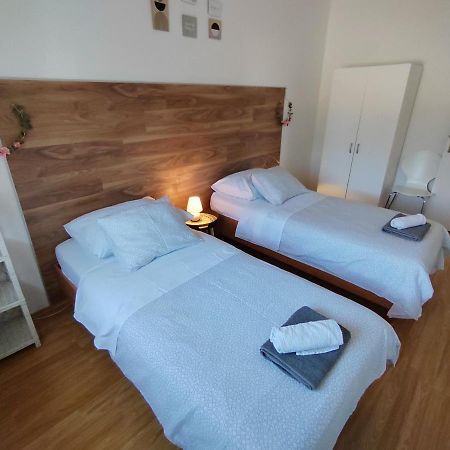 Apartments Karla I Ivano Мандре Екстериор снимка