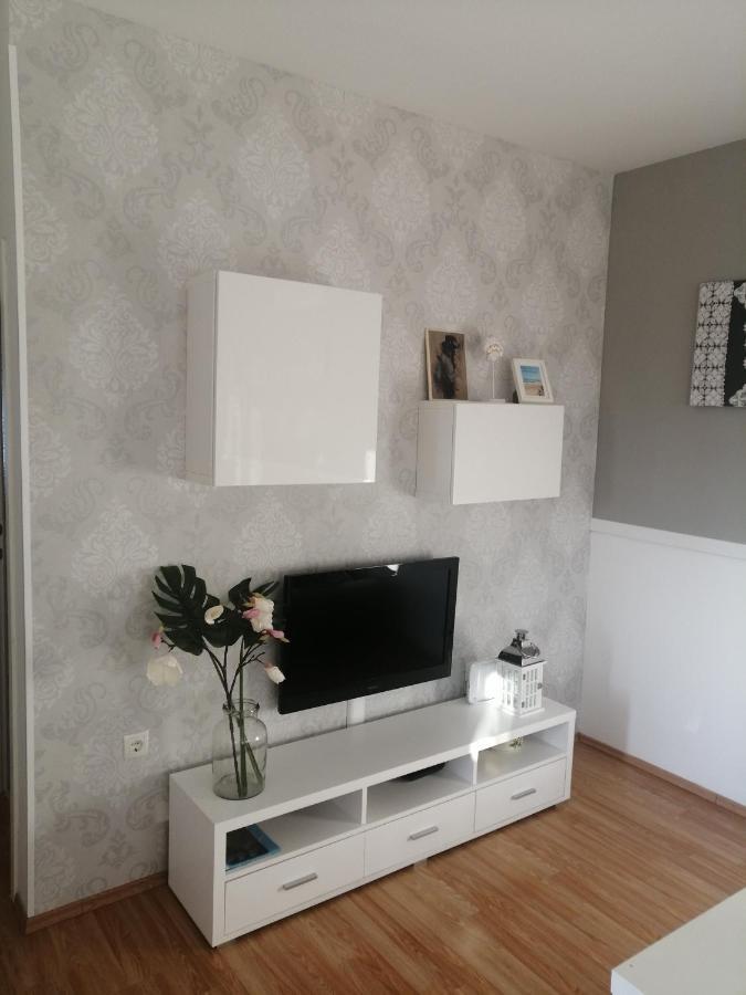 Apartments Karla I Ivano Мандре Екстериор снимка