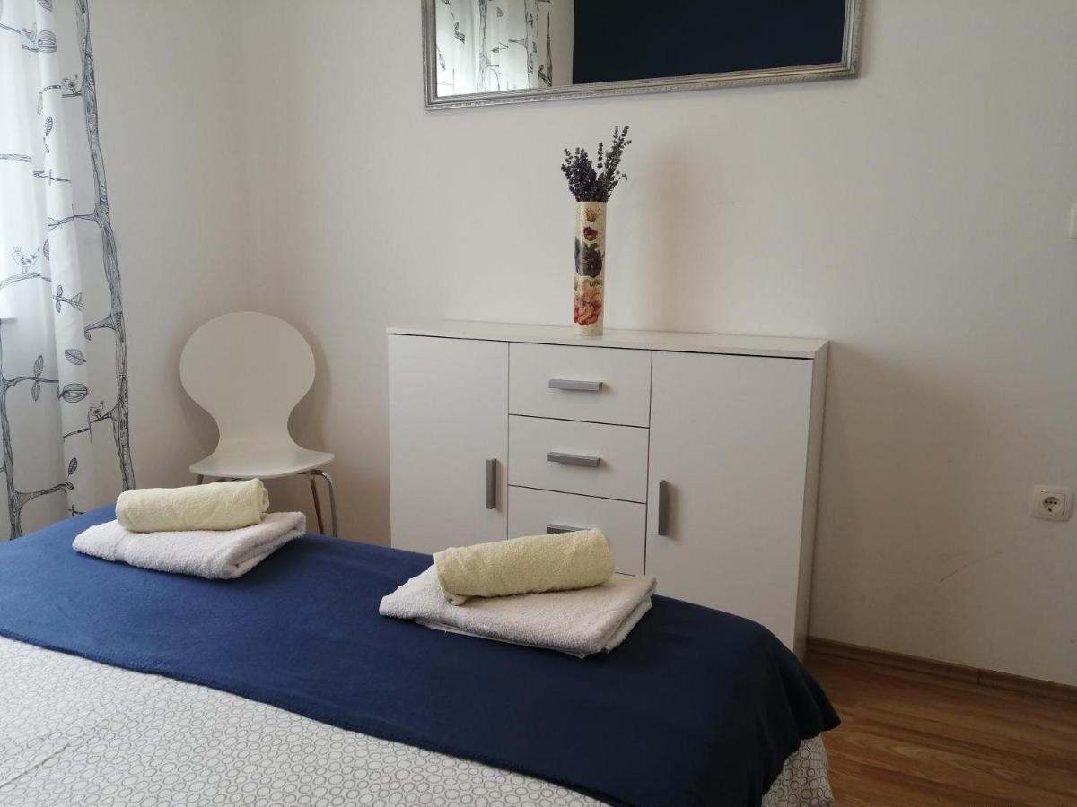 Apartments Karla I Ivano Мандре Екстериор снимка