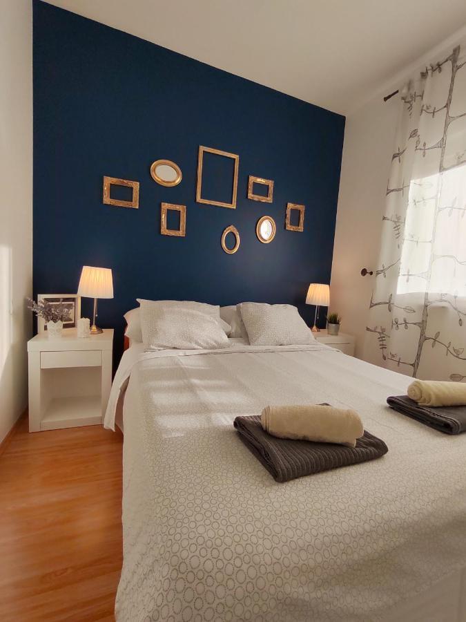 Apartments Karla I Ivano Мандре Екстериор снимка