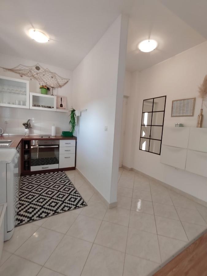 Apartments Karla I Ivano Мандре Екстериор снимка