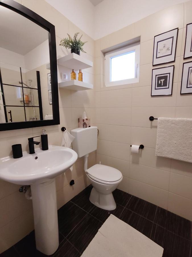 Apartments Karla I Ivano Мандре Екстериор снимка