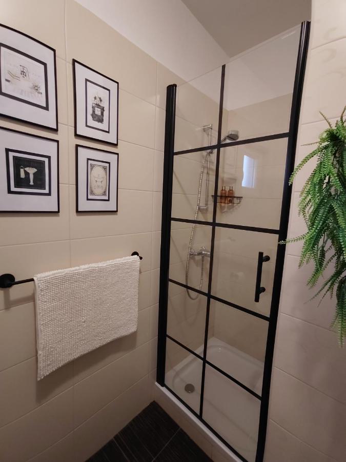 Apartments Karla I Ivano Мандре Екстериор снимка