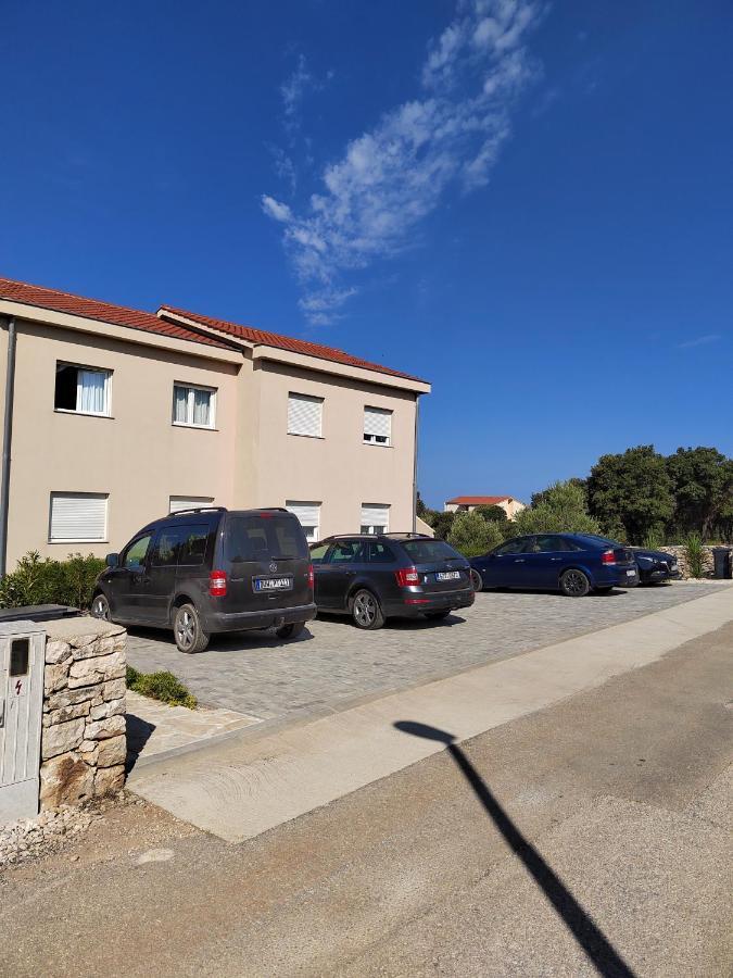 Apartments Karla I Ivano Мандре Екстериор снимка