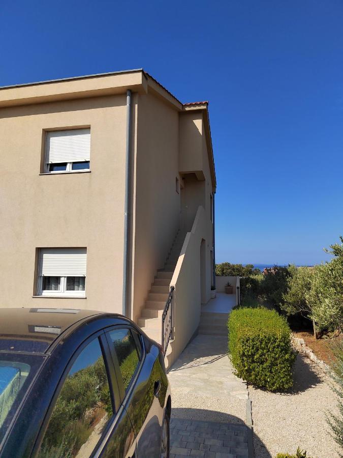 Apartments Karla I Ivano Мандре Екстериор снимка