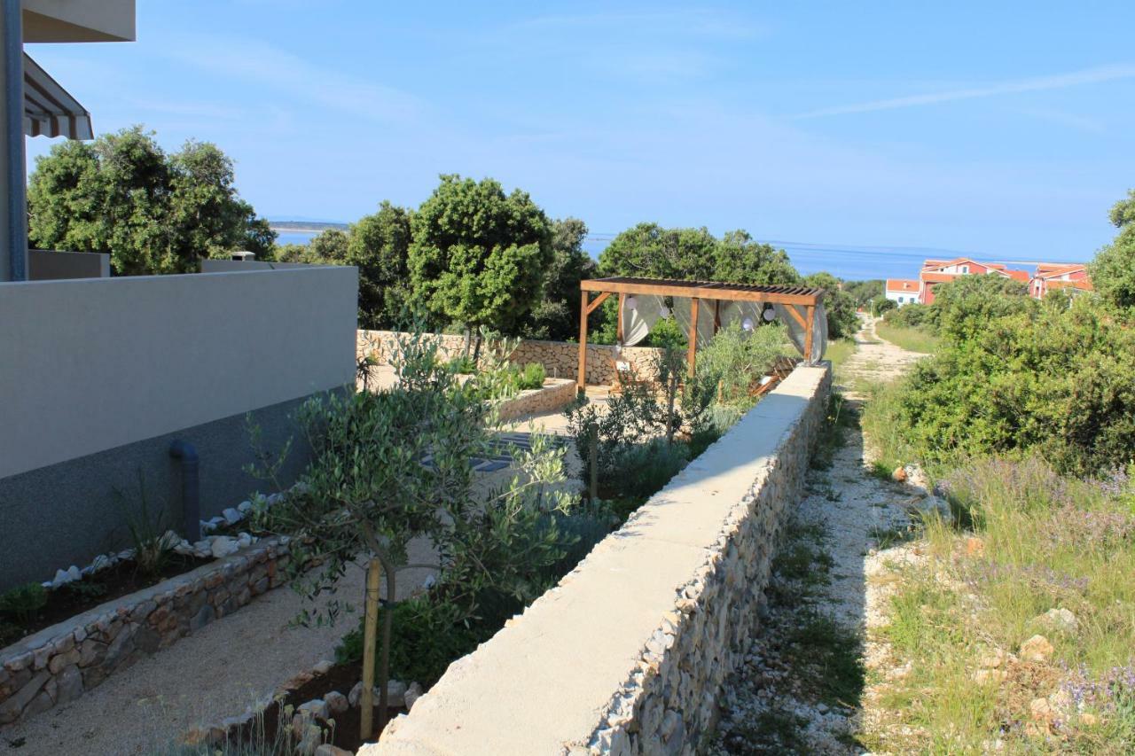 Apartments Karla I Ivano Мандре Екстериор снимка