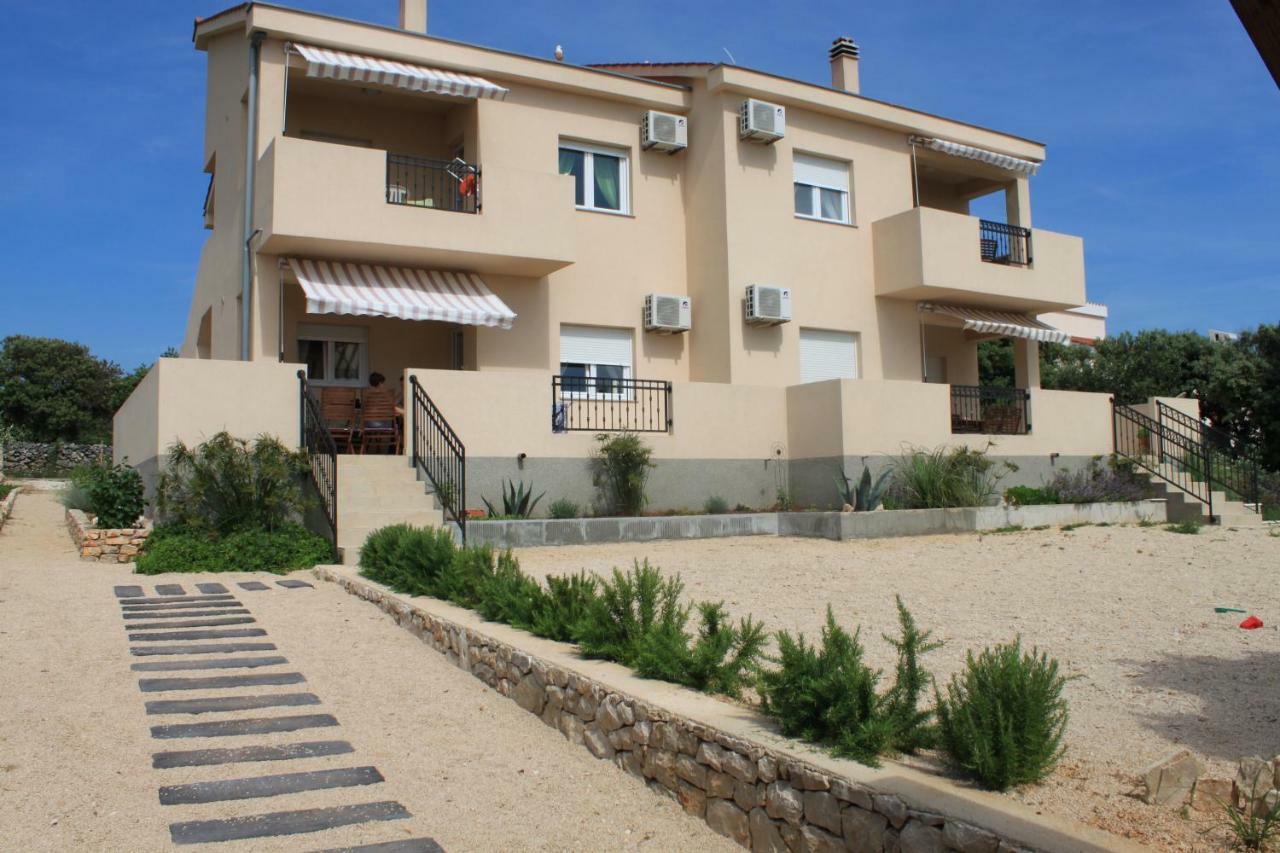 Apartments Karla I Ivano Мандре Екстериор снимка