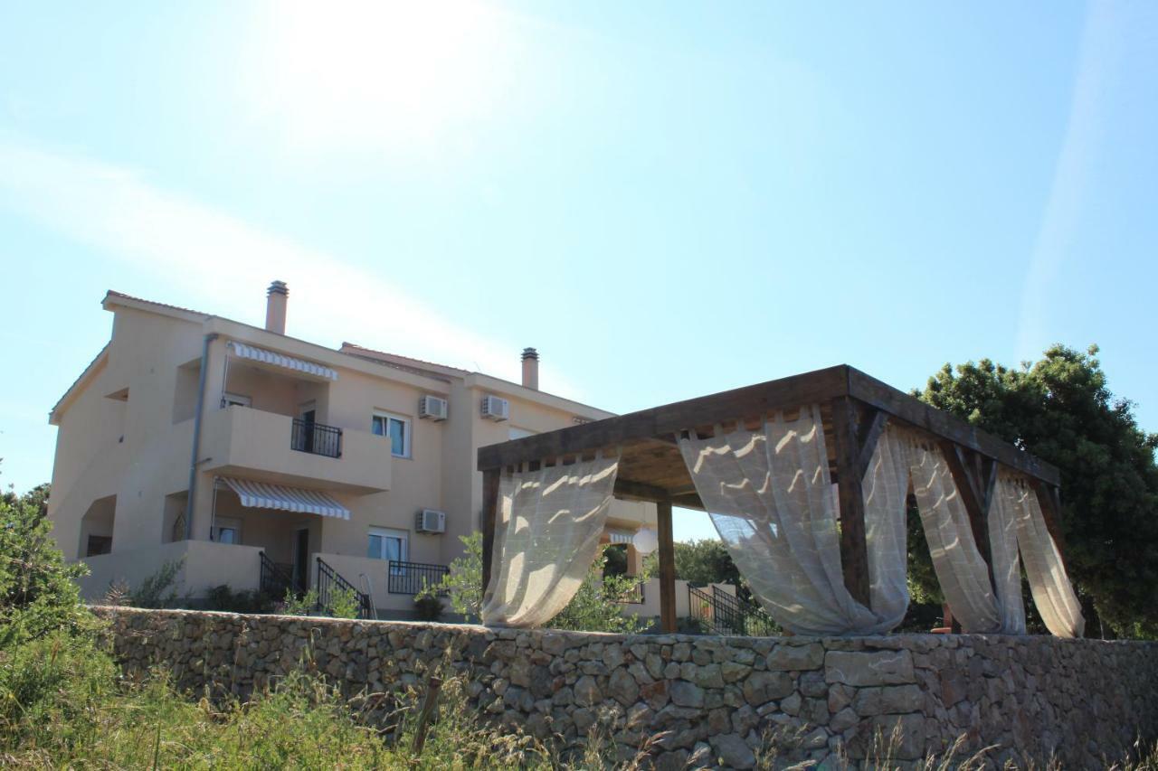 Apartments Karla I Ivano Мандре Екстериор снимка