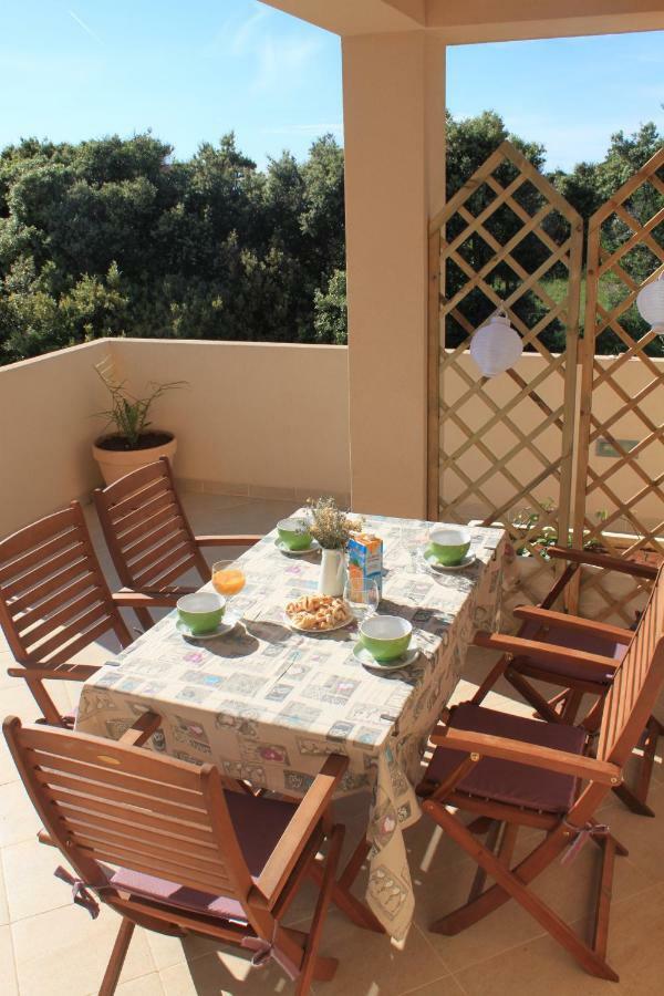 Apartments Karla I Ivano Мандре Екстериор снимка