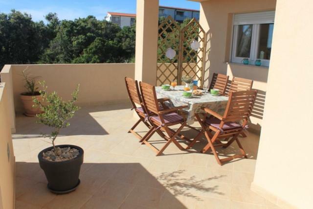 Apartments Karla I Ivano Мандре Екстериор снимка